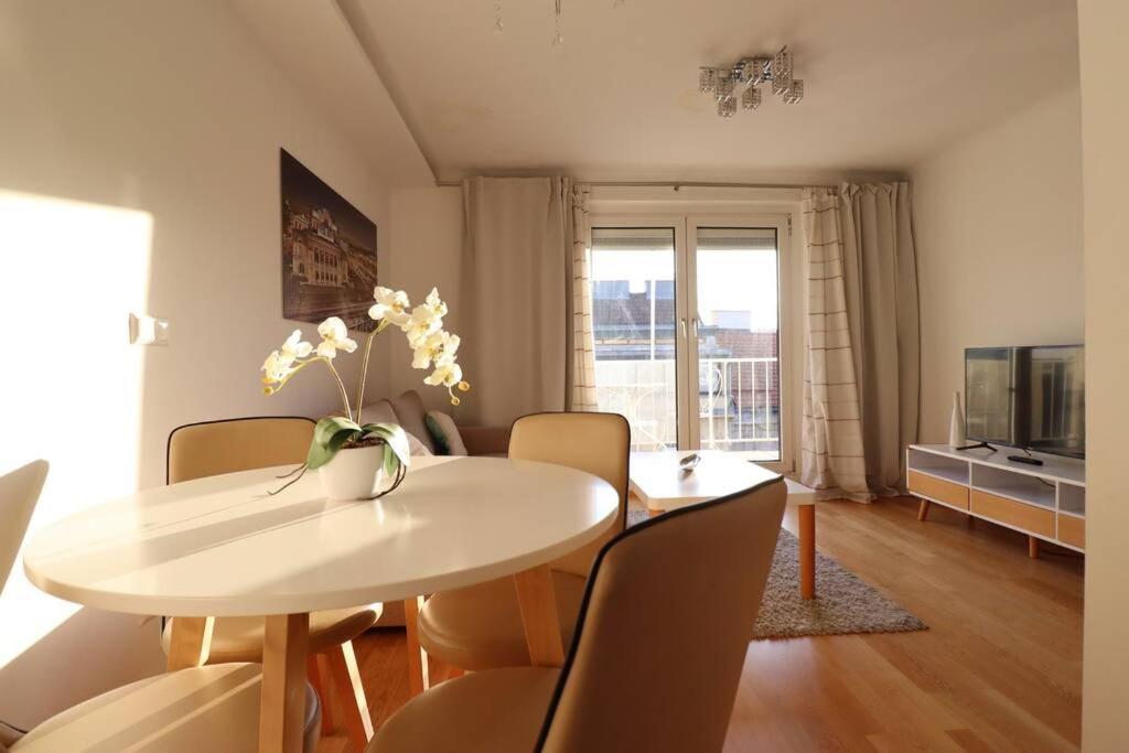 Brilliant View: Balcony Home, Modern, Stylish And Newly Renovated Vídeň Exteriér fotografie